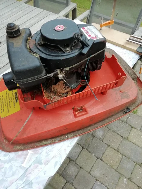 Sửa chữa deck máy cắt cỏ Flymo 25 năm tuổi - Image 2