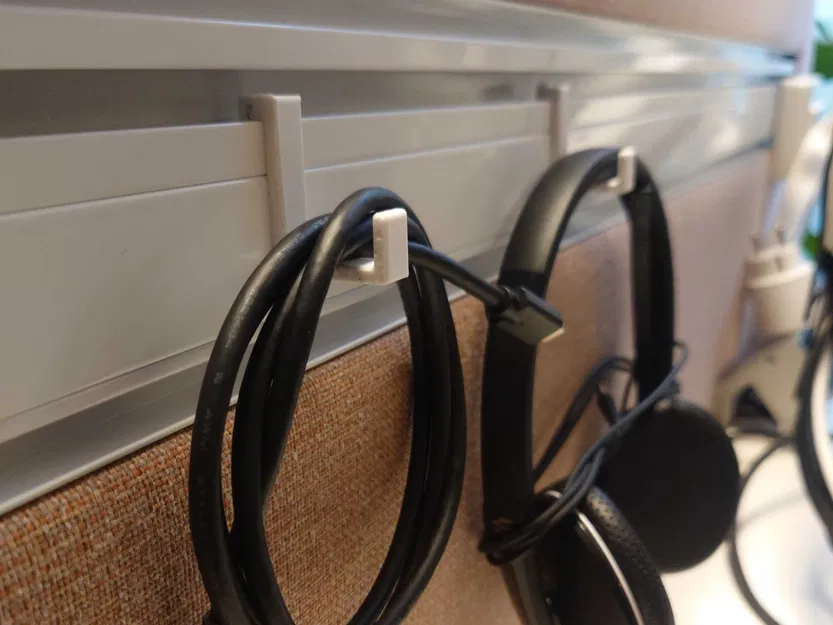 Móc treo dây cáp cho thanh màn hình bàn Gotessons - Image 2