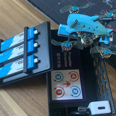 Hộp Drashark cho 4 pin và bộ sạc nhỏ