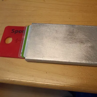 Thẻ Spotify để trong ví và tặng bất cứ lúc nào