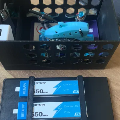 Hộp Drashark cho 4 pin và bộ sạc nhỏ