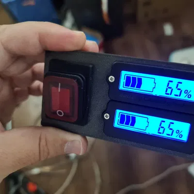 Đồng hồ đo dung lượng pin 36V (2x18V) với chức năng ngắt nguồn