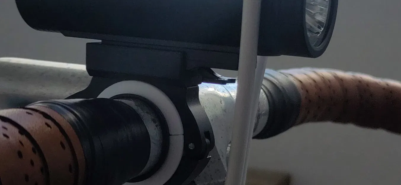 Bộ chuyển đổi đèn xe đạp Montop cho tay lái 25mm - Image 2