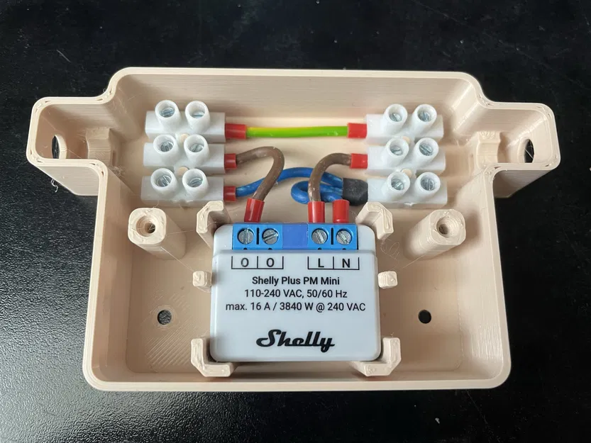 Vỏ bảo vệ cho thiết bị Shelly PM Mini trong xe caravan - Image 1