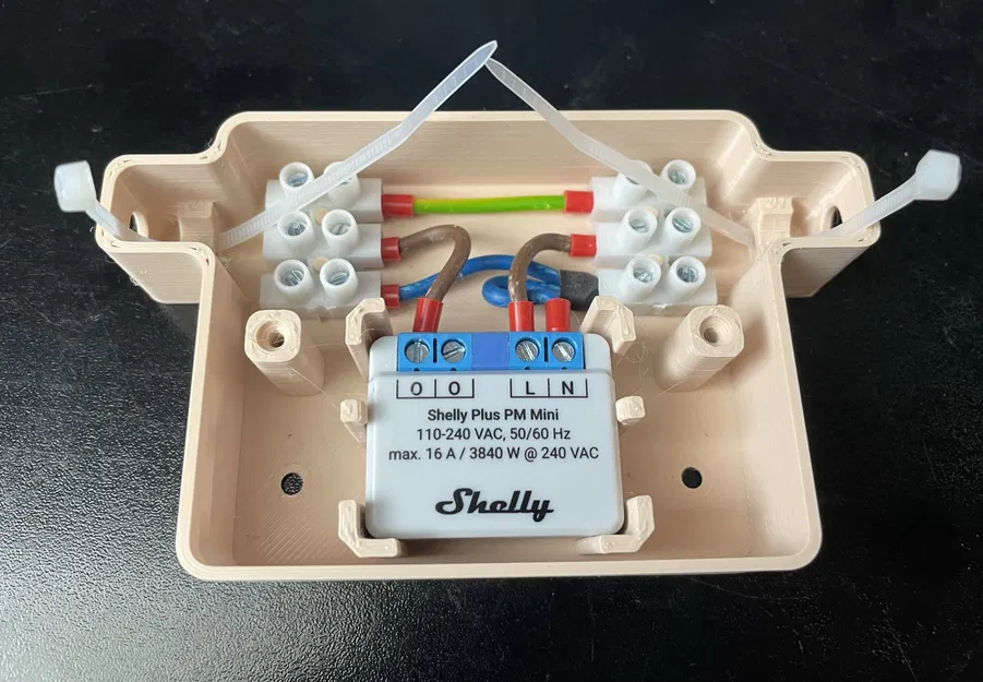 Vỏ bảo vệ cho thiết bị Shelly PM Mini trong xe caravan - Image 3