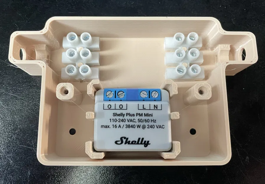 Vỏ bảo vệ cho thiết bị Shelly PM Mini trong xe caravan - Image 4