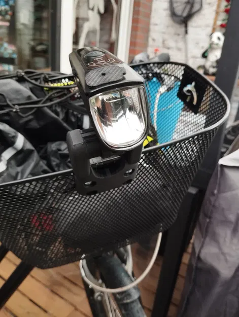 Giá đỡ đèn xe đạp gắn trên giỏ xe - Image 1