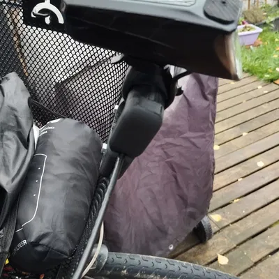 Giá đỡ đèn xe đạp gắn trên giỏ xe