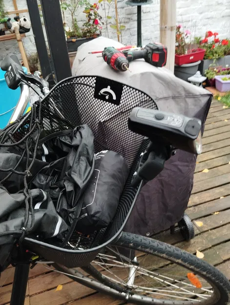 Giá đỡ đèn xe đạp gắn trên giỏ xe - Image 4