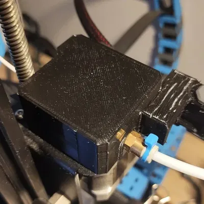 Nắp che bụi cho đầu in Ender 3 với liên kết dây cáp