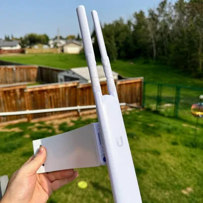 Giá đỡ góc cho điểm truy cập ngoài trời Ubiquiti UAP-AC-M