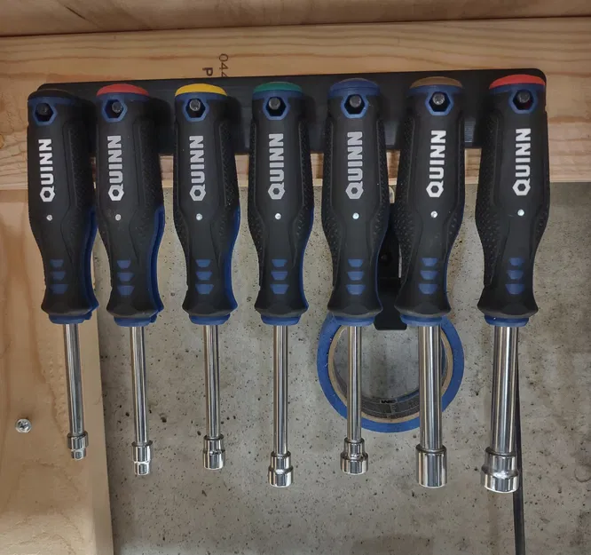 Giá đỡ bộ dụng cụ vặn đai Quinn Nut Driver - Image 1