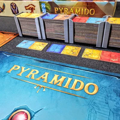 Giá đỡ quân bài cho trò chơi Pyramido