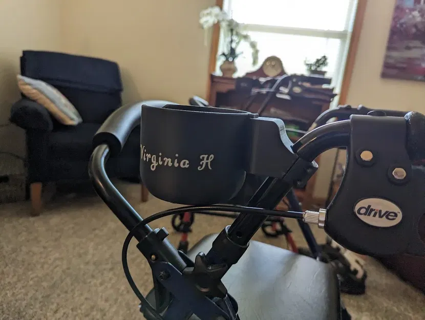 Giá đỡ cốc cho xe lăn Drive Medical - Image 2