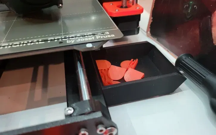 Khay lưu trữ đơn giản gắn trên khung Prusa - Image 1