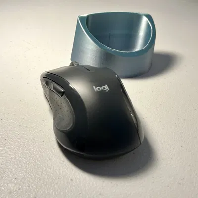 Giá đỡ chuột tiết kiệm không gian và chắc chắn