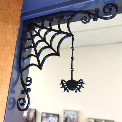 Trang trí Halloween mạng nhện góc với nhện in sẵn
