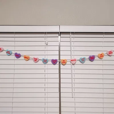 Chuỗi trang trí trái tim trò chuyện cho ngày Valentine