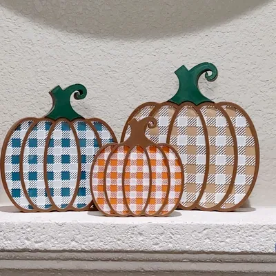 Trang trí bí ngô mùa thu họa tiết caro vui tươi