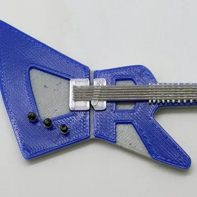 Guitar Benchy sinh nhật của Chris Riley