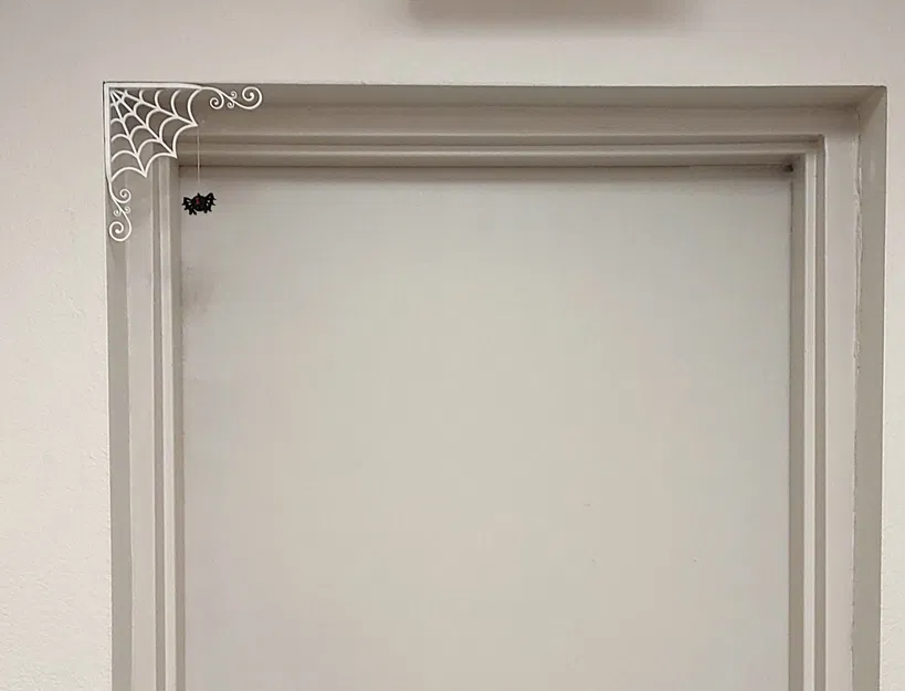 Trang trí Halloween mạng nhện góc với nhện từ tính - Image 2