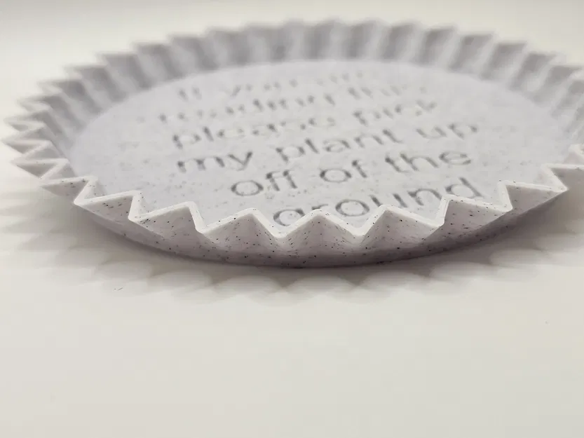 Đế chậu cây có cạnh nhọn và thông điệp thú vị - Image 2