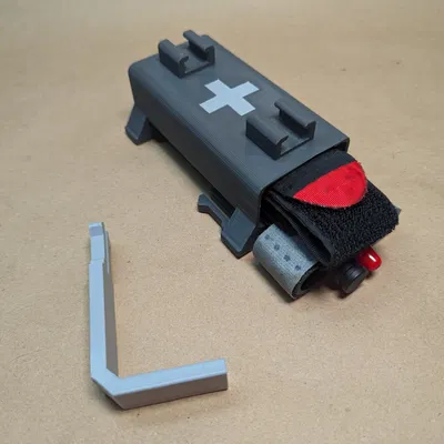 Giá đỡ tourniquet QUICK-CLIP với biểu tượng thập tự y tế