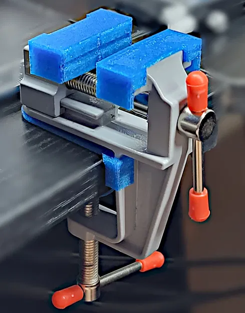 Kẹp kim loại nhỏ 30mm với hàm TPU mềm và phụ kiện - Image 1