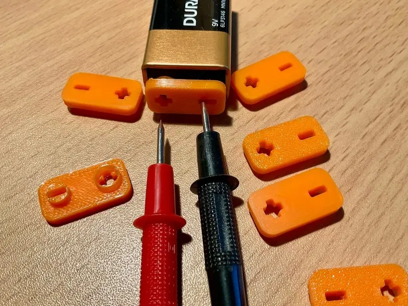 Nắp pin 9V với lỗ kiểm tra dây dẫn - Image 1