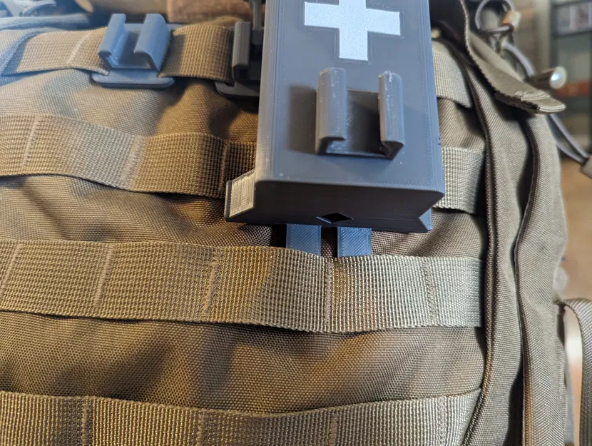 Giá đỡ tourniquet QUICK-CLIP với biểu tượng thập tự y tế - Image 7