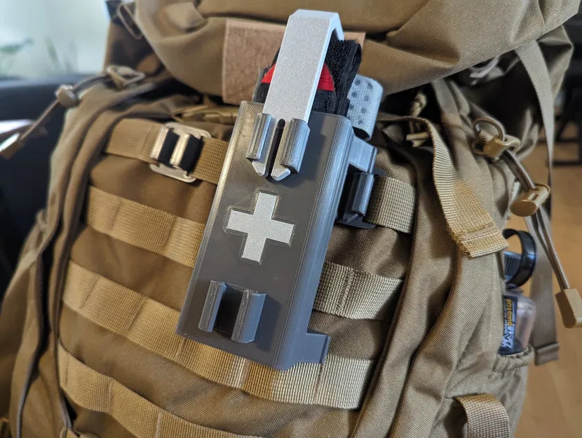 Giá đỡ tourniquet QUICK-CLIP với biểu tượng thập tự y tế - Image 10