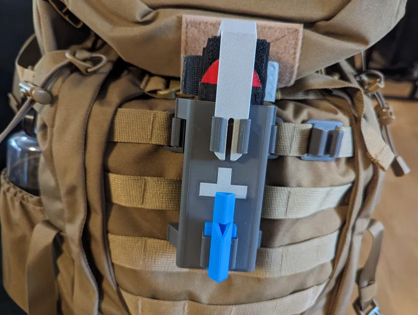 Giá đỡ tourniquet QUICK-CLIP với biểu tượng thập tự y tế - Image 13