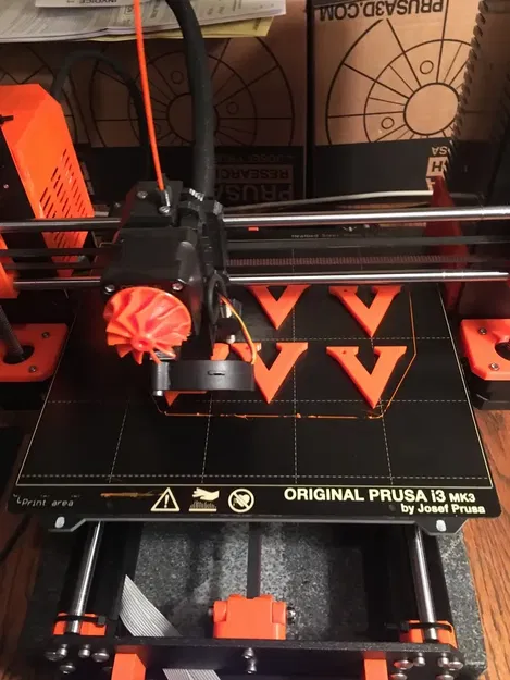 Móc khóa hình chữ 'V' của UVA Virginia - Image 3