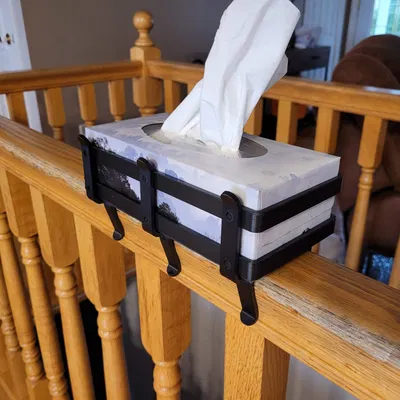 Giá đỡ hộp giấy ăn lắp đặt trên lan can cầu thang