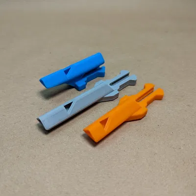 **Còi khẩn cấp QUICK-CLIP: Còi tiêu chuẩn và còi dạng thấp**