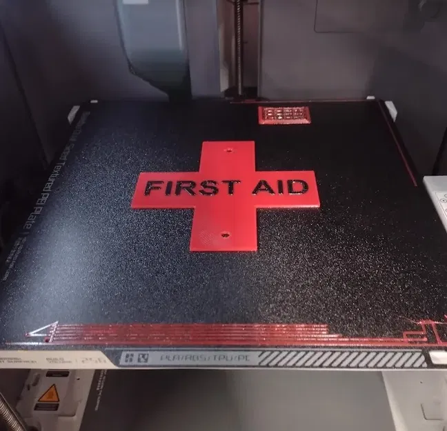 Huy hiệu y tế sơ cứu với lỗ gắn 5mm - Image 2