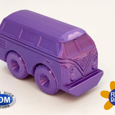 Xe buýt VW cổ điển với bánh xe xoay in sẵn