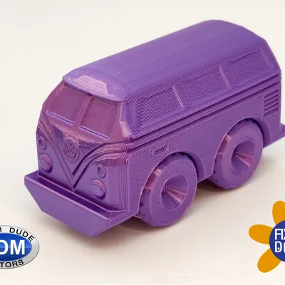 Xe buýt VW cổ điển với bánh xe xoay in sẵn