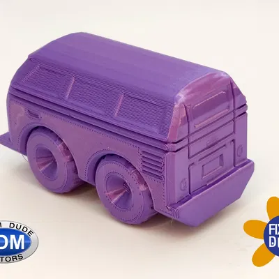 Xe buýt VW cổ điển với bánh xe xoay in sẵn