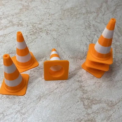 Côn giao thông tỷ lệ 1:10 với thay đổi màu sắc