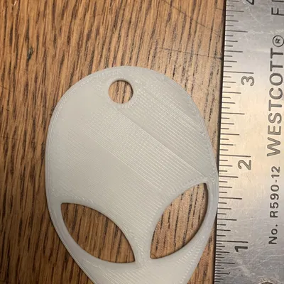 Móc chìa khóa Alien phát sáng trong bóng tối