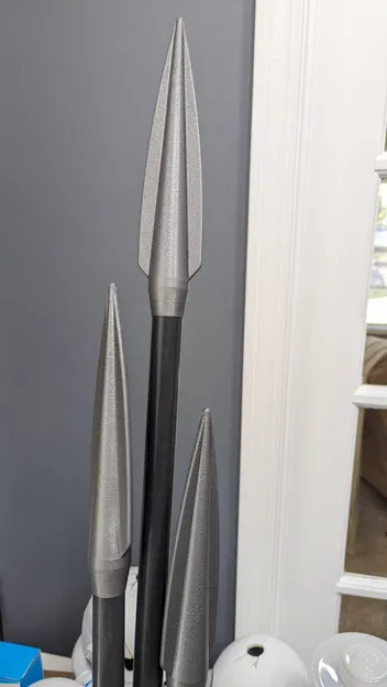 Giá đỡ PVC biến thành giáo Beskar trong Mandalorian - Image 1