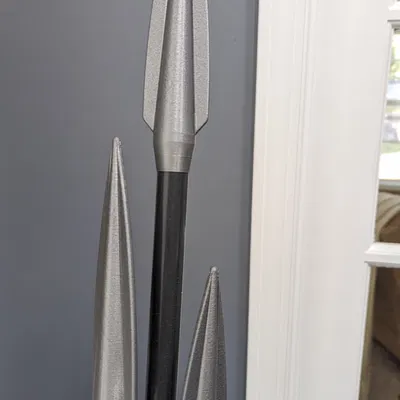 Giá đỡ PVC biến thành giáo Beskar trong Mandalorian