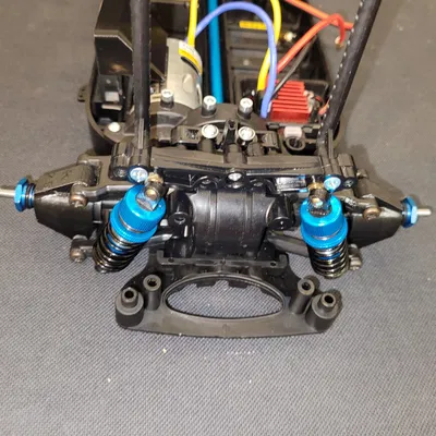 Bộ chân đỡ sau Tamiya TT01 với độ nghiêng 2.5 độ và tâm lăn...