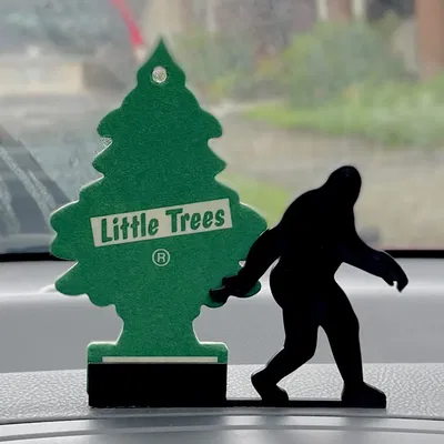 Giá đỡ nước hoa Little Tree hình Bigfoot