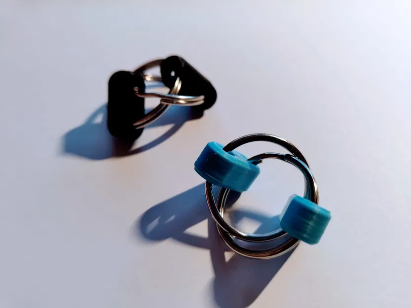 Móc khóa xoay vui nhộn kết nối 2 vòng khóa - Image 1