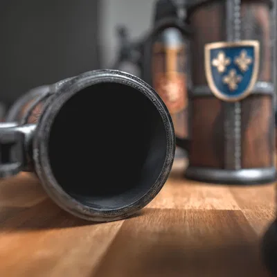 Giá đỡ bình bia Humpen 0.5l với nắp bảo vệ