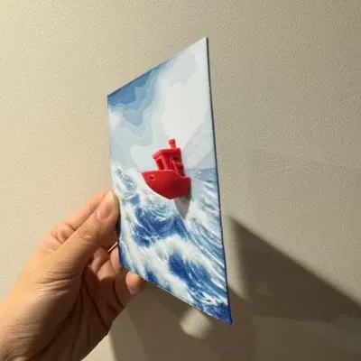 Benchy trong bão với hiệu ứng pop-art