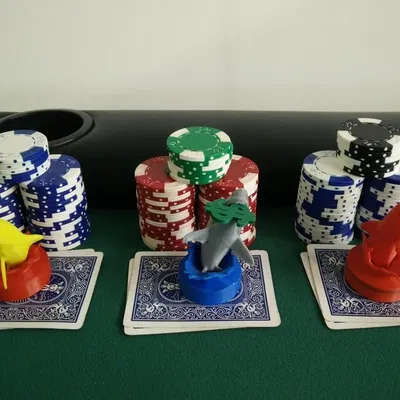 Nắp bảo vệ bài poker hình cá mập trắng nhảy lên