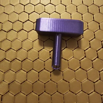 Móc chìa khóa hình búa tiện lợi cho người yêu thích sáng tạo